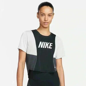 Retro Nike Dri-FIT One Color-Block Short-Sleeve Training Crop Top - medium run